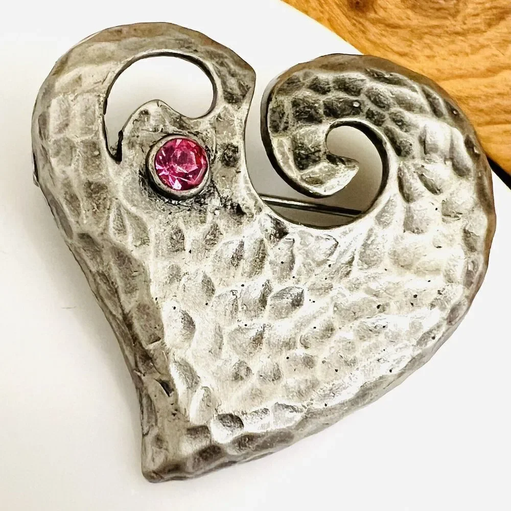 Vintage Art Heart DD Dominick Avellino Hammered Silver Pink Stone Brooch 4098